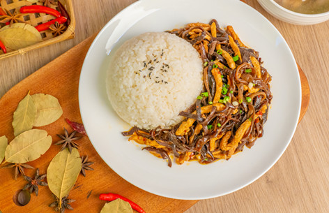 蒸烩煮木耳炒肉丝外卖速食预制菜